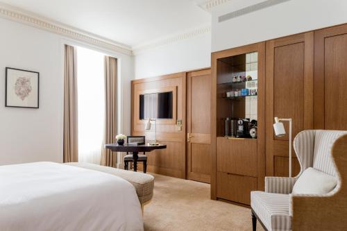Four Seasons Hotel London at Tower Bridge Image