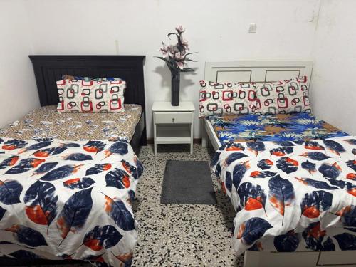 Llit o llits en una habitació de Sarker