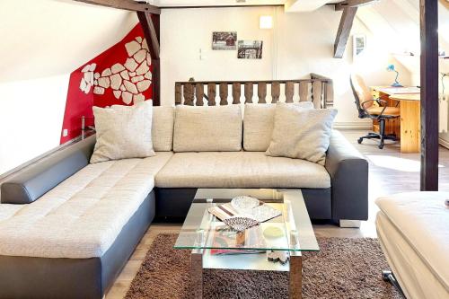 a living room with a couch and a table at An der Postmeilensäule in Lübbenau