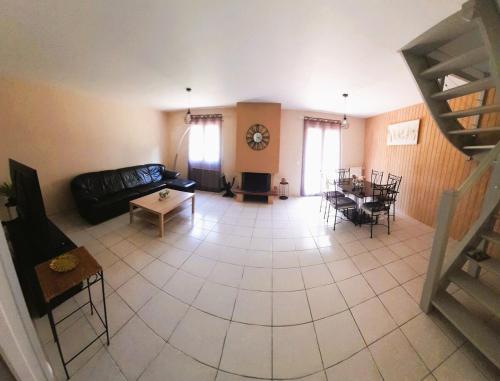 Spacious House Close to Schools and University Hospital