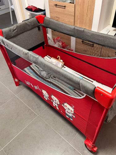 a red cart filled with clothes in a kitchen at CASA B Entera 2 Habs Montaña Senderismo Playa in Arredondo