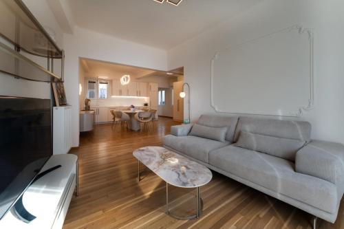 Modern Stay With Acropolis View