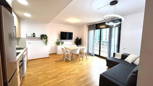 Sunny apartment in the Olympic area by Prestigi