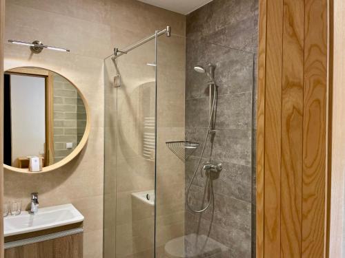 a bathroom with a shower and a sink at Bagolyvár Fogadó- Újfalusy Márton Vendégház in Zirc
