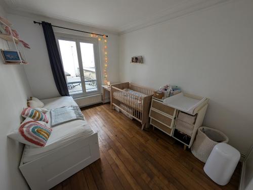 Quiet family apartment in Paris Near 7 metro lines