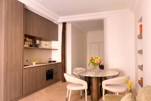 Harmony Collection II 2BR Suite 6P Bourse Grevin