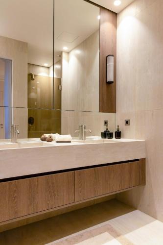 Harmony Collection II 2BR Suite 6P Bourse Grevin