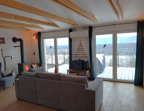 Házikó a Domboldalon