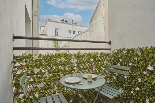 Eiffel Tower Apartment/Invalide by Studioprestige