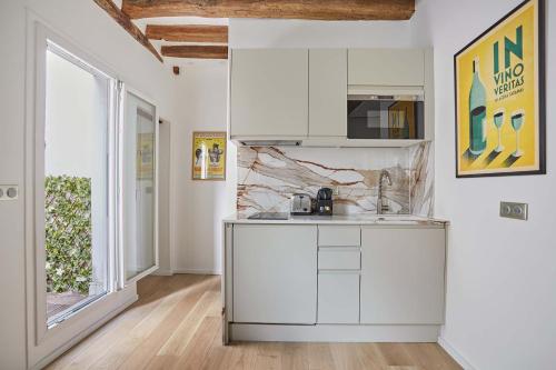 Eiffel Tower Apartment/Invalide by Studioprestige
