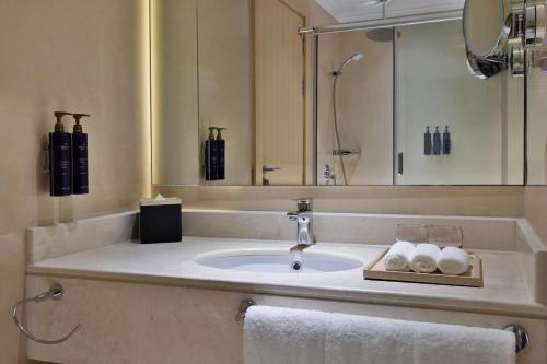 Diyar Ajwa, Tapestry Collection By Hilton