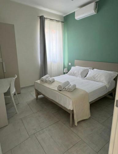 a bedroom with a bed with towels on it at Domus - Casa Vacanze in Cinquefrondi
