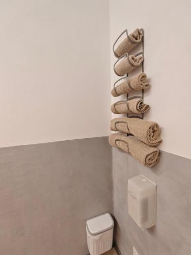 a bathroom with a stack of towels next to a toilet at La Rosa di Orvieto in Orvieto