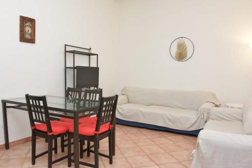 a living room with a table and chairs and a couch at Central apartment in Arluno