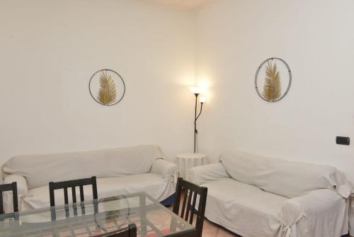 a living room with a couch and a glass table at Central apartment in Arluno