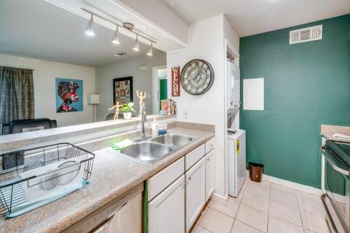 a kitchen with a sink and a clock on the wall at 1 Bedroom apt w Swimming Pool Wifi Parking In Dallas TX in Dallas