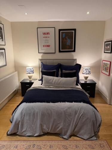 Double bedroom in homely, 5 bedroom family house by the river in Fulham photo 18