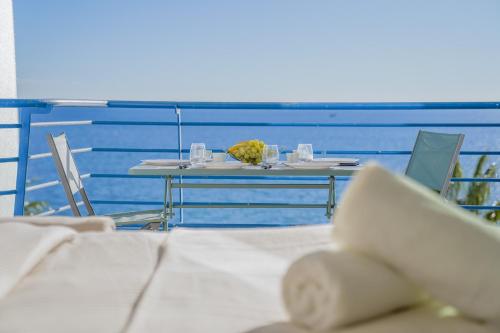 Bord de mer- Plage -Antibes Juan