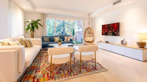 VACATION MARBELLA l Golden Mile Oasis l Family friendly l Next to the beach and Puente Romano l 24-7 Security