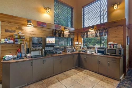 a fast food restaurant with a counter with machines at Best Western Plus Kelly Inn and Suites in Fargo