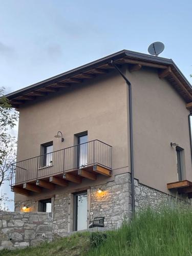 a building with a balcony on the side of it at Naš duam in Stregna