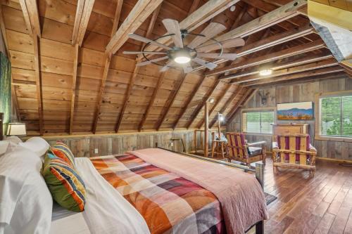 a bedroom with a bed and a ceiling fan at Idyllwild Realty Vacations in Idyllwild