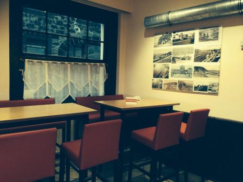 a restaurant with tables and chairs and a window at Gasthaus Stammbaum in Andernach