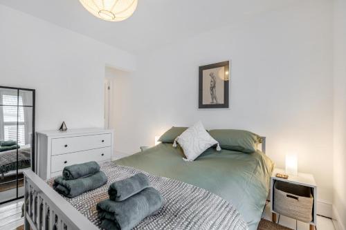 a bedroom with a bed with blue towels on it at 2 Bed in Whitstable oc-w31887 in Whitstable
