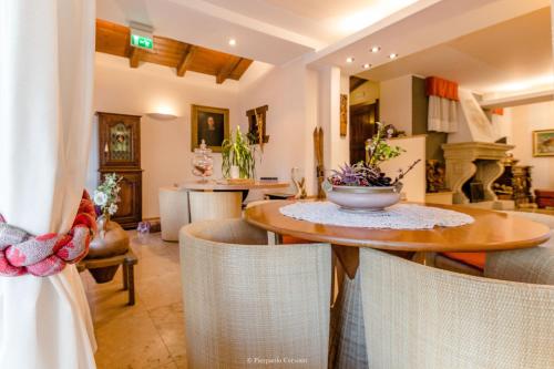 a kitchen and living room with a table and chairs at Paradise Hotel & Wellness in Saint Vincent