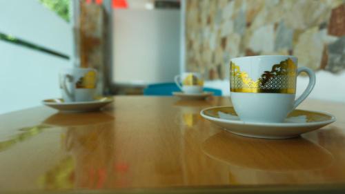 a coffee cup sitting on a wooden table at Hotel Royal Classy in Villavicencio