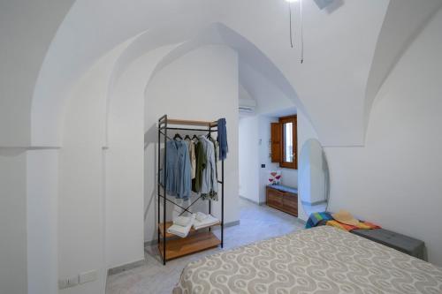 a white room with a bed and a closet at Casa Alfonso in Minori