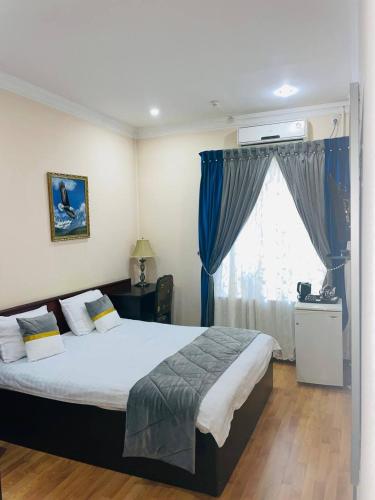Llit o llits en una habitació de Marvarid Hotel