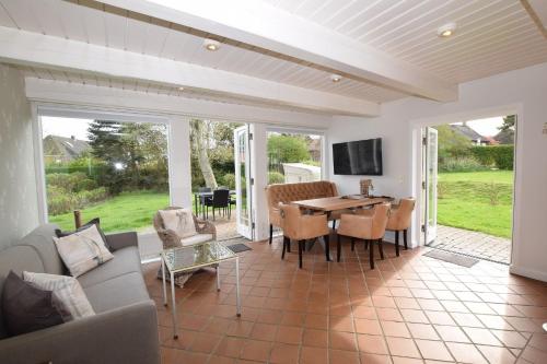 a living room with a couch and a table at Brönswai 5A in Westerland