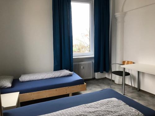 a room with two beds and a window at Unterkunft Göppingen in Göppingen