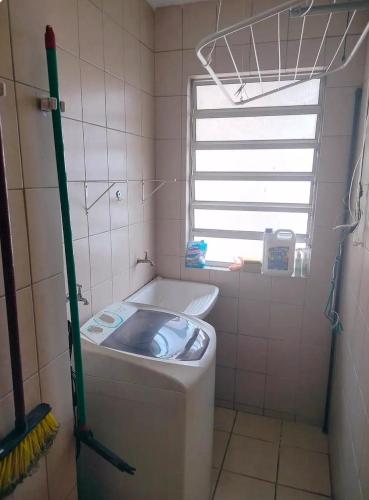 a small bathroom with a toilet and a window at apartamento atras do shopping Iguatemi 2 quartos in Votorantim