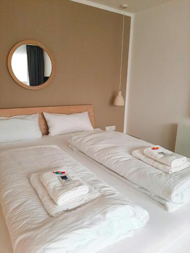 a bedroom with two beds with towels on them at Ferienwohnung Bergzauber mit Balkon & Bergblick in Schliersee