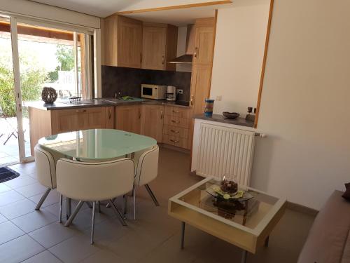 Gîte "des trois terrasses" piscine, clim