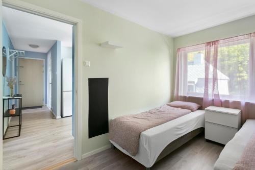 a bedroom with a bed and a window at Centrum apartment 1 in Ålesund