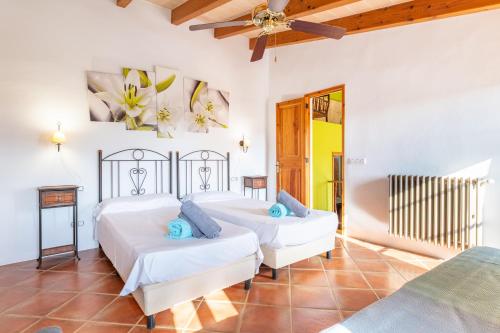 a bedroom with two beds and a ceiling at Agroturismo Sa Vall by MHR in Son Macia