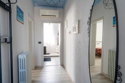 a hallway with a mirror in a room at Casa Vacanze Leandra in San Costanzo
