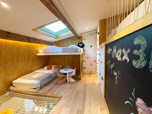 Architect Renovated Family Duplex 4 bedrooms Opéra Lafayette AC 9p CCTV in Common Areas