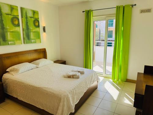 Llit o llits en una habitació de Apartamento Ana t2
