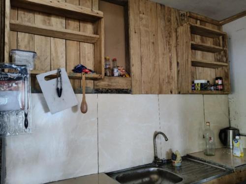 Kuchyň nebo kuchyňský kout v ubytování Putuo eco-lodge