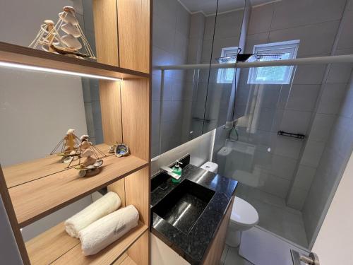 a bathroom with a glass shower and a toilet at Beira-Mar Sofisticado com Vista Mar e Piscina in Pontal do Paraná