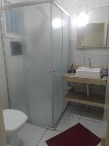 a bathroom with a shower and a sink and a toilet at Casa aconchegante e completa em Osório - Ótima localização in Osório