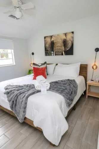 Luxury 4BR, Sleeps 12, Heated Pool, Near Universal Studios photo 1
