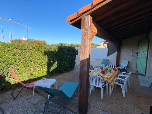 Villa T4 au Bord du Lac avec Terrasse, 6 Pers, Parking, Animaux Acceptés, Classée 1* - FR-1-798-37