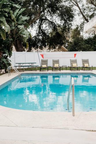 Luxury 4BR, Sleeps 12, Heated Pool, Near Universal Studios photo 4