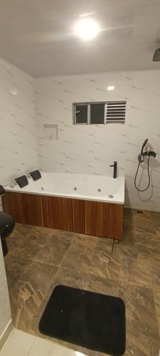 a bathroom with a shower and a bath tub at Supernova Glamping in Macanal