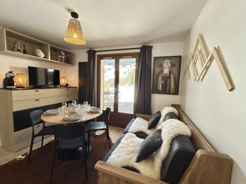 Appartement cosy 2 pièces, terrasse, casier à skis, parking commun - FR-1-597-198